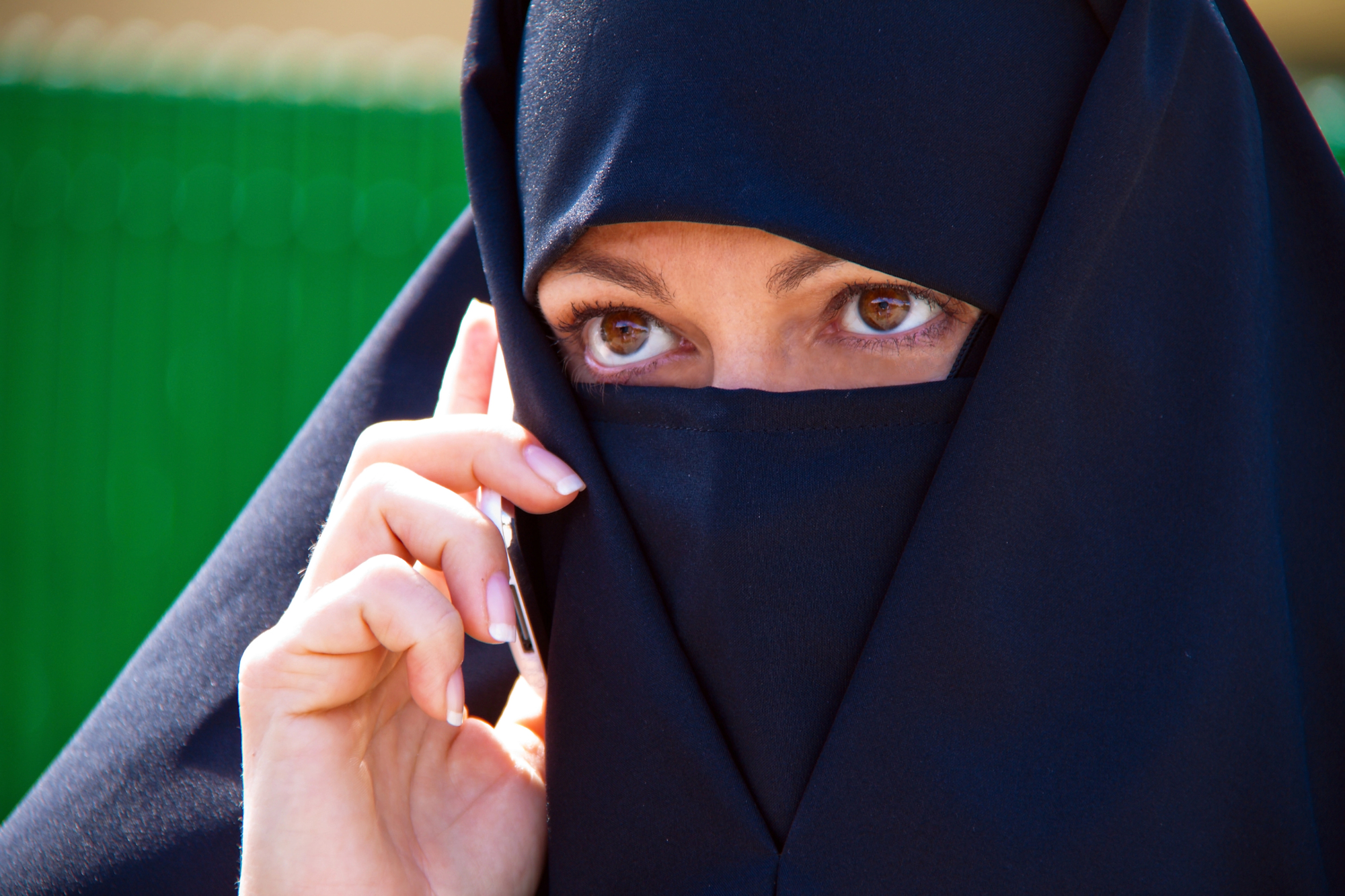 Portekiz Parlamentosu Kamusal Alanlarda Burka'nın Yasaklanmasını Oyladı