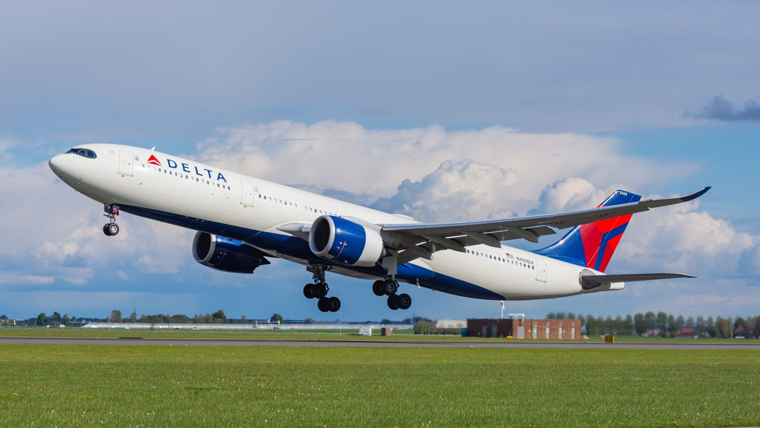 Delta Air Lines Airbus A330-900neo, pilotlar kabinde duman kokusunu aldıktan sonra New York-JFK'ya döner