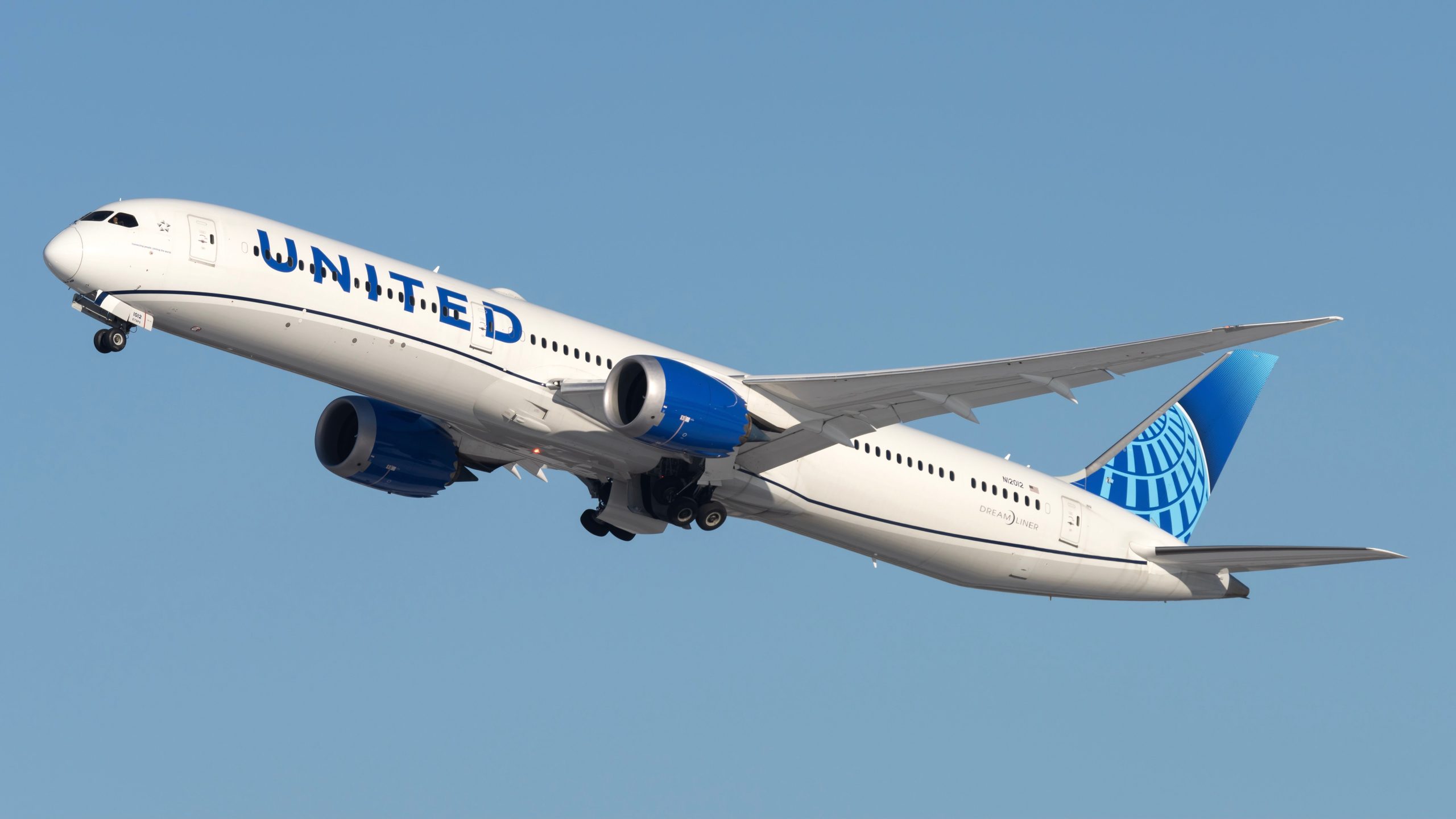 United Airlines'ın Ağustos geniş gövdesi uçuşları diğer tüm 10 operatörlerden daha fazla düştü