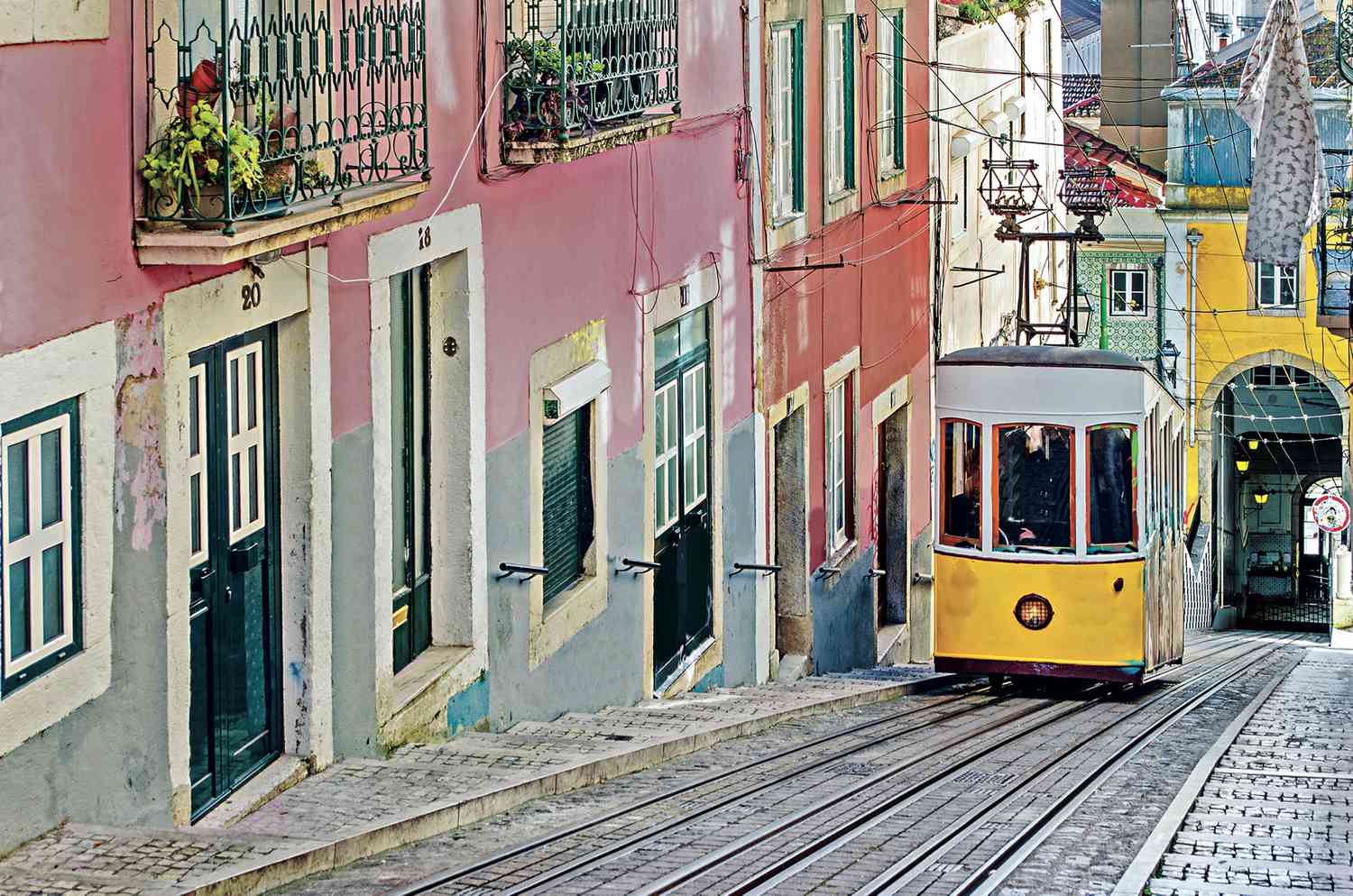Tren, otobüs, araba ve uçakla Lizbon'dan Seville'ye nasıl seyahat edilir