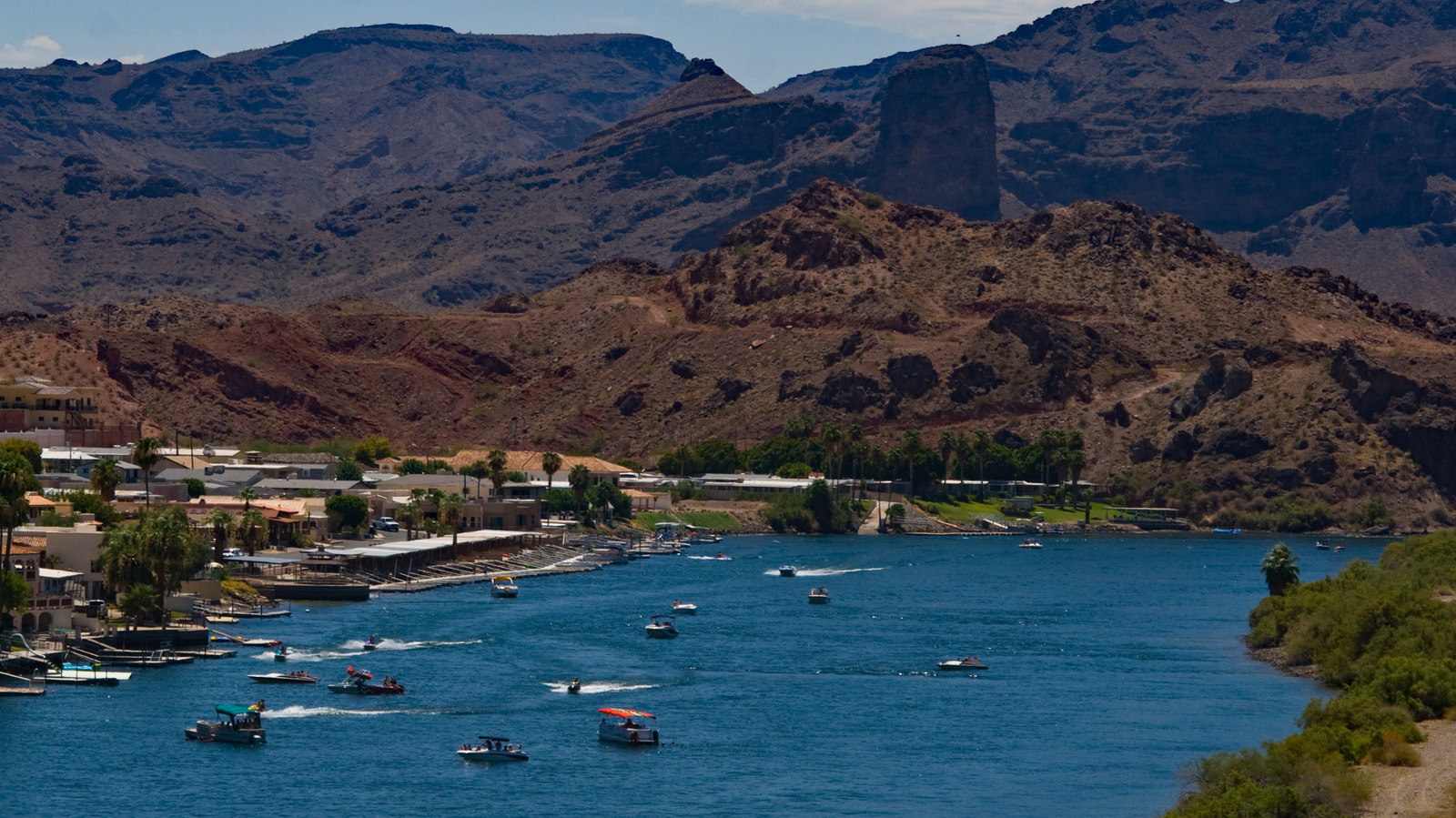 Arizona'nın Colorado Nehri Sahil Kasabası Yerli Halkın Bilmenizi İstemediği Gizli Bir Mücevherdir