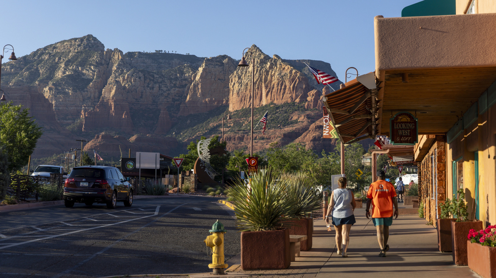 Arizona'nın Flagstaff ve Phoenix Arasındaki Rahat Kasabası Çöl Cazibesiyle Dolu