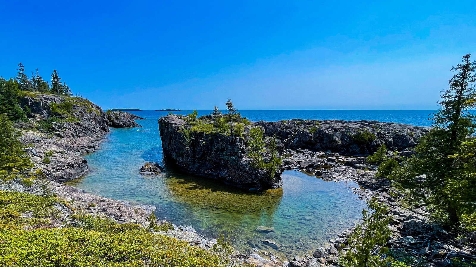 Michigan'ın Superior Gölü'ndeki Az Değerlendirilmiş Milli Parkı, Manzaralı Bir Doğa Kaçamağı Sunuyor
