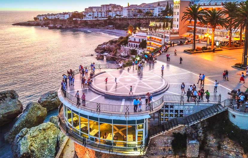Malaga Havalimanı'ndan Nerja'ya gitmenin en iyi yolları