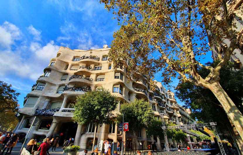 Casa Mila (La Pedrera) Barselona'yı Ziyaret Etmek Bilmeniz Gereken Her Şey